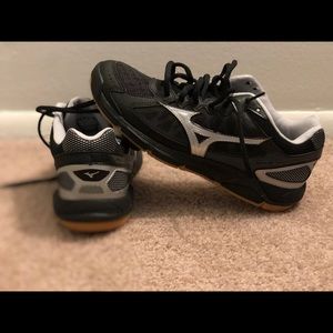 Mizuno Waves Luminous size 9